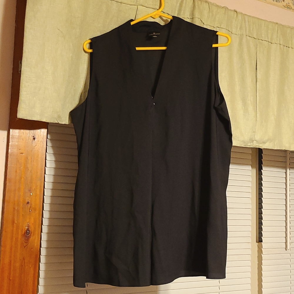 Women's Sleeveless Blouse